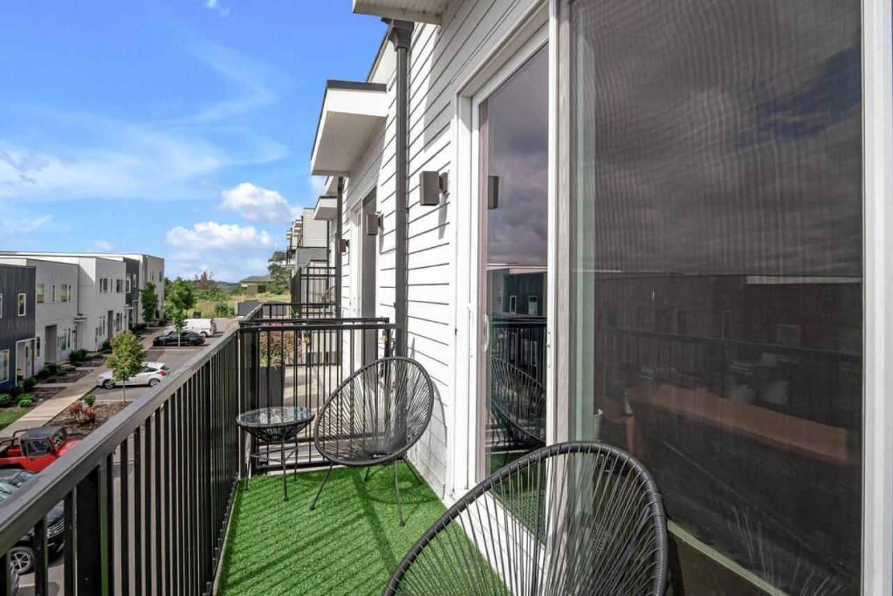 Big New And Modern With Skyline View Mural And Ping Pong Nashville Exteriér fotografie
