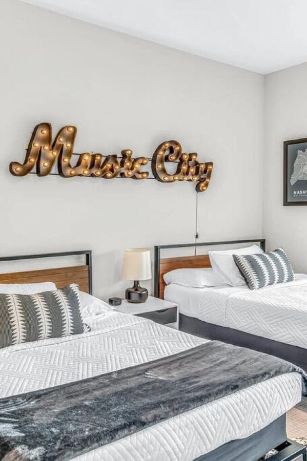 Big New And Modern With Skyline View Mural And Ping Pong Nashville Exteriér fotografie