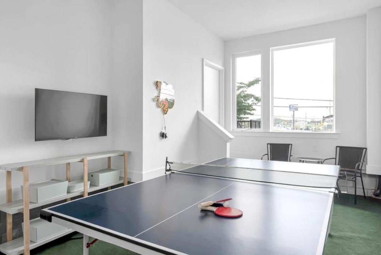 Big New And Modern With Skyline View Mural And Ping Pong Nashville Exteriér fotografie