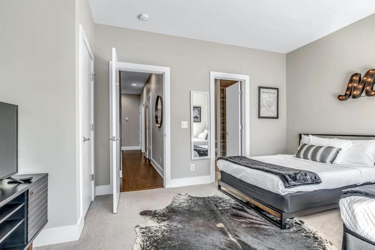 Big New And Modern With Skyline View Mural And Ping Pong Nashville Exteriér fotografie