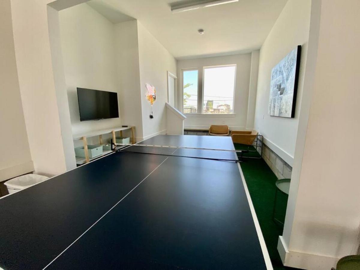 Big New And Modern With Skyline View Mural And Ping Pong Nashville Exteriér fotografie